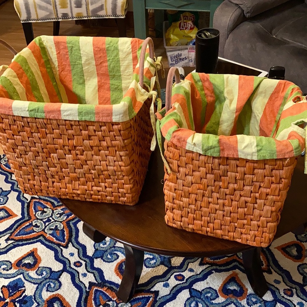 No brand 2 baskets lined  in great condition